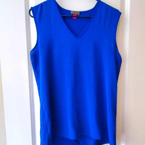 Vince Camuto sleeveless v-neck top EUC